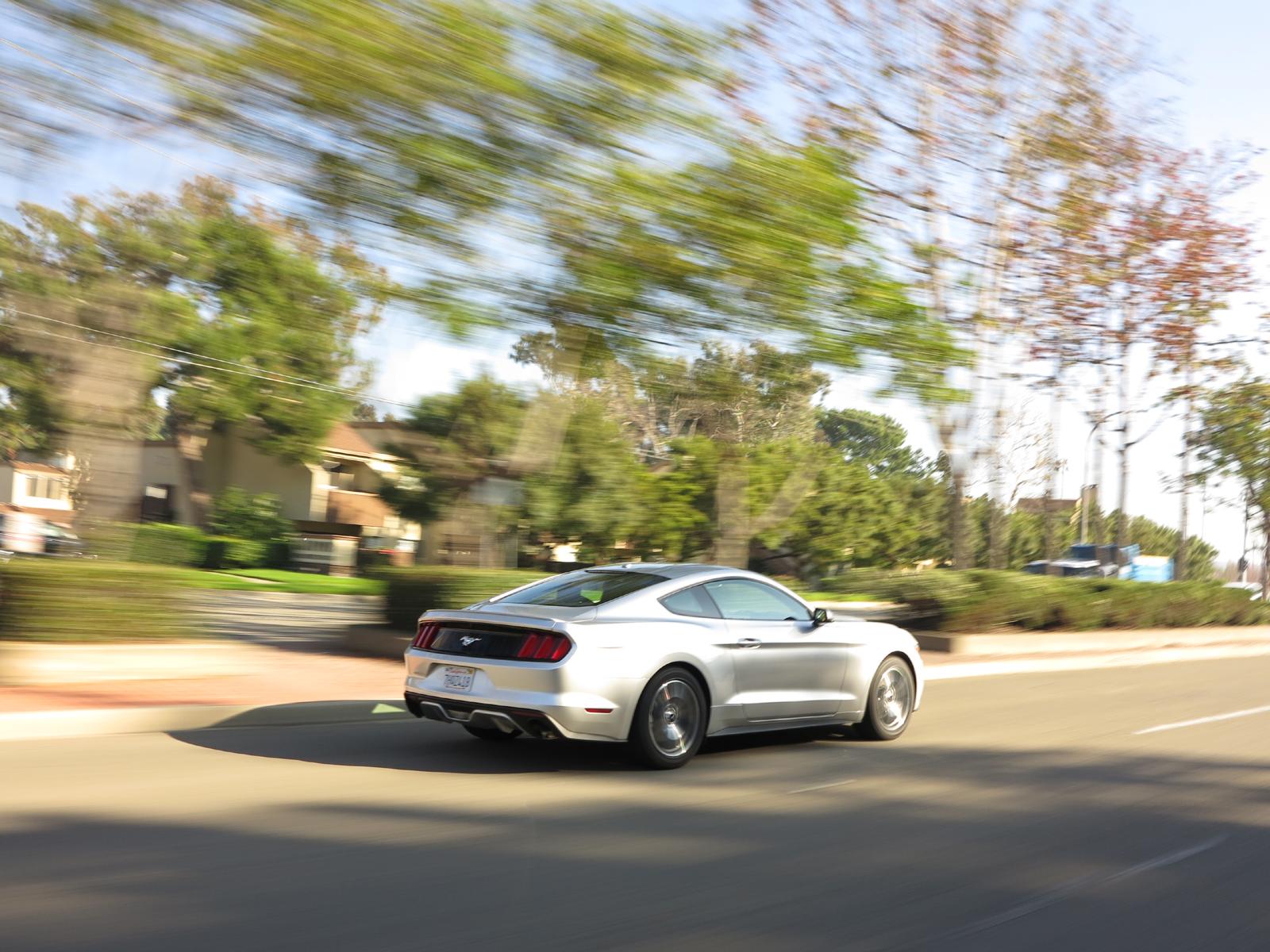 2015_Ford_Mustang_EcoBoost_9